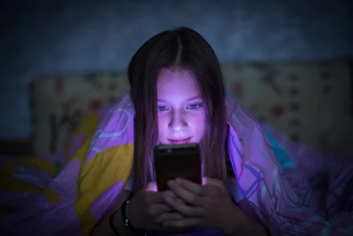 Here are Some Ways to Limit Your Teen’s Screen Time