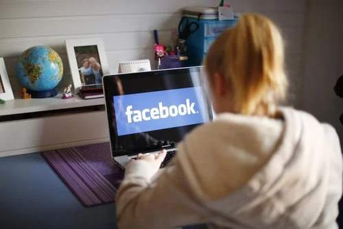 How Parents Can Keep Their Teens Safe on Facebook 