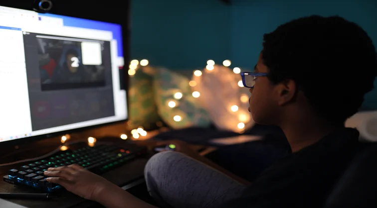 Guiding Your Teen Towards Safe Online Gaming: 6 Essential Tips